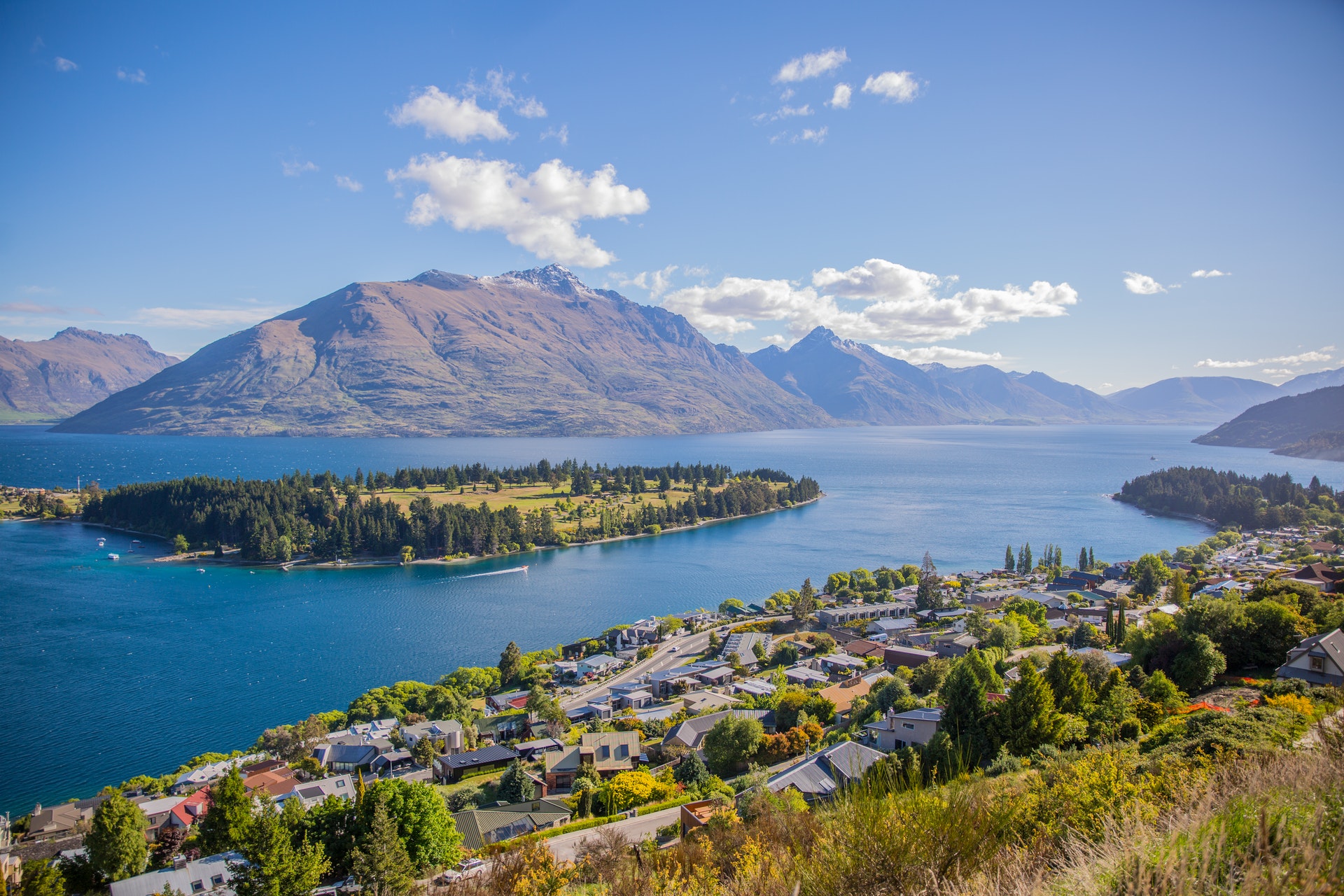 LetsStay acquires 'STAY.NZ' to expand into the New Zealand tourism market.